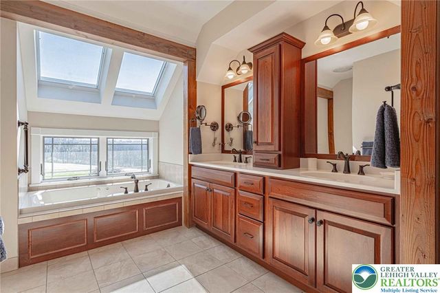 2245 North Lane, Upper Macungie Twp, PA 18106