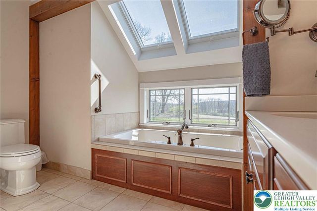 2245 North Lane, Upper Macungie Twp, PA 18106