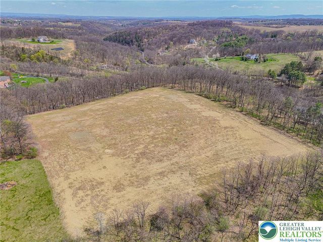 2245 North Lane, Upper Macungie Twp, PA 18106