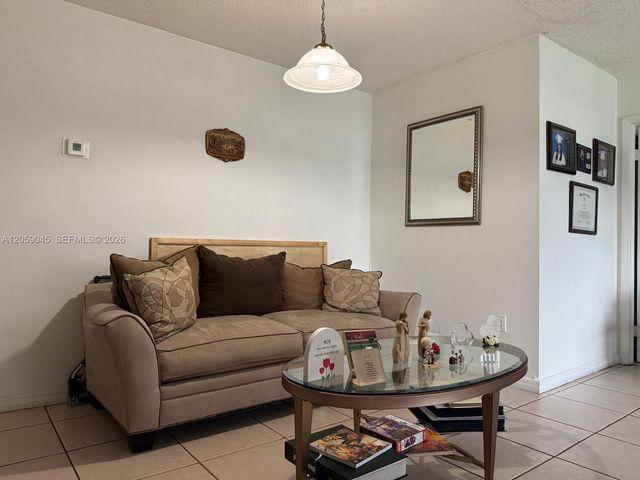 9715 Hammocks Blvd 102, Miami, FL 33196