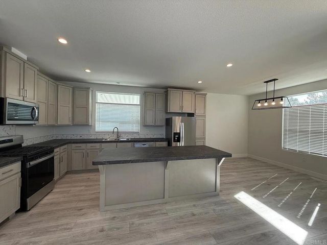 1499 Old Mountain Avenue 16, San Jacinto, CA 92583