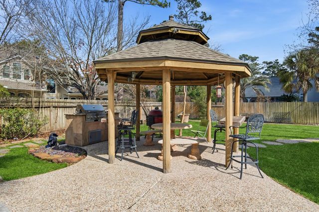 39 Forest Green Trail, Kingwood, TX 77339