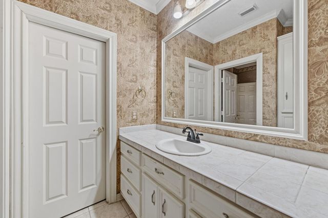 39 Forest Green Trail, Kingwood, TX 77339