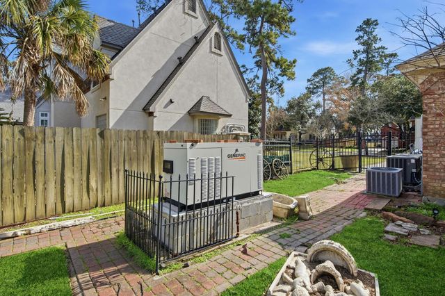 39 Forest Green Trail, Kingwood, TX 77339