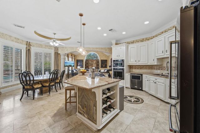 39 Forest Green Trail, Kingwood, TX 77339