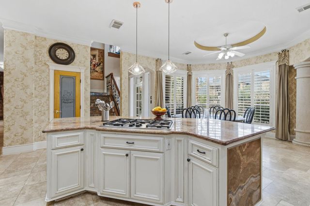 39 Forest Green Trail, Kingwood, TX 77339