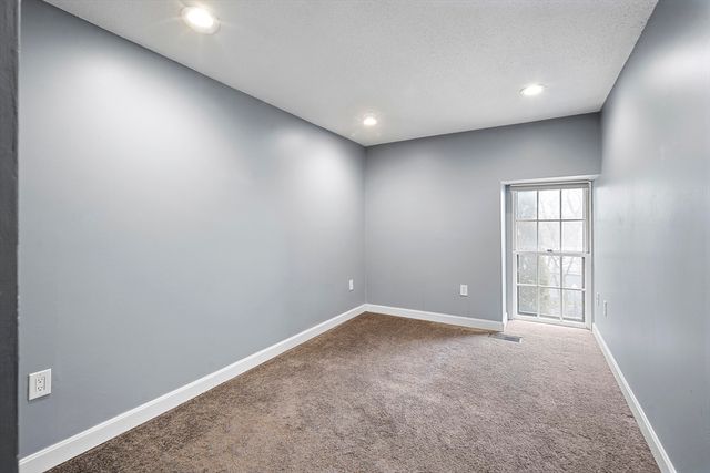 201 Thorndike St 205, Lowell, MA 01852