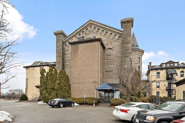 201 Thorndike St 205, Lowell, MA 01852