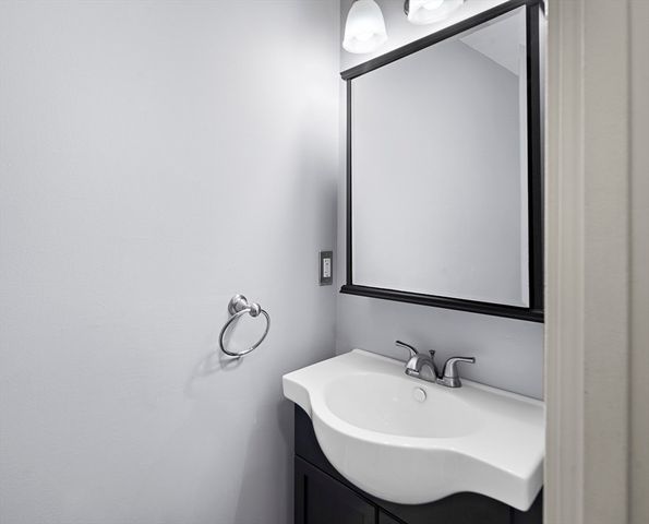 201 Thorndike St 205, Lowell, MA 01852