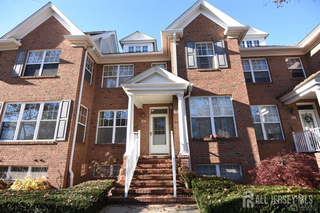 68 Franklin School Way, Metuchen, NJ 08840