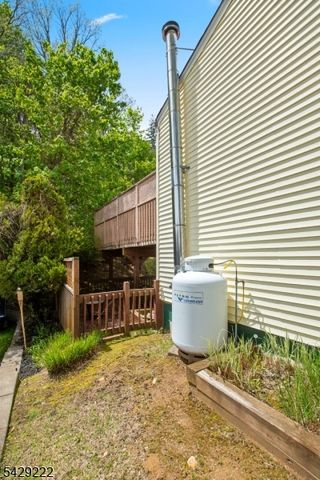 22 Holiday Dr, Hopatcong Boro, NJ 07843