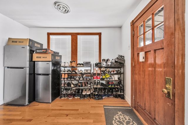 11 Murphy Ct, Newton, MA 02458