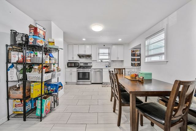 11 Murphy Ct, Newton, MA 02458