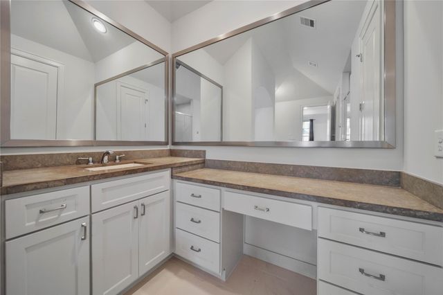 42 Wooded Park Place, The Woodlands, TX 77380
