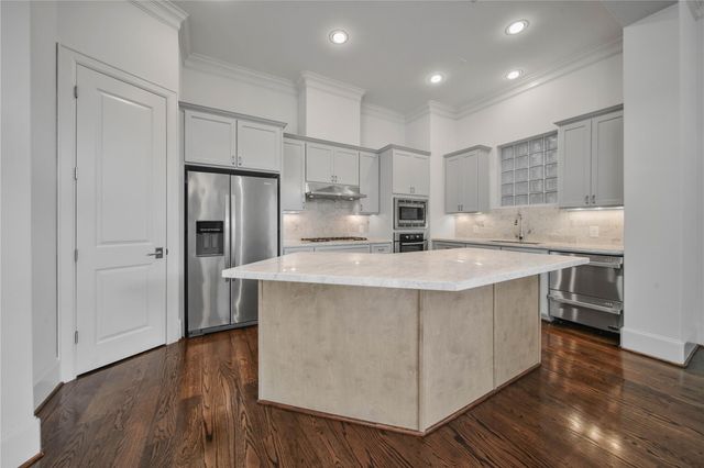 42 Wooded Park Place, The Woodlands, TX 77380