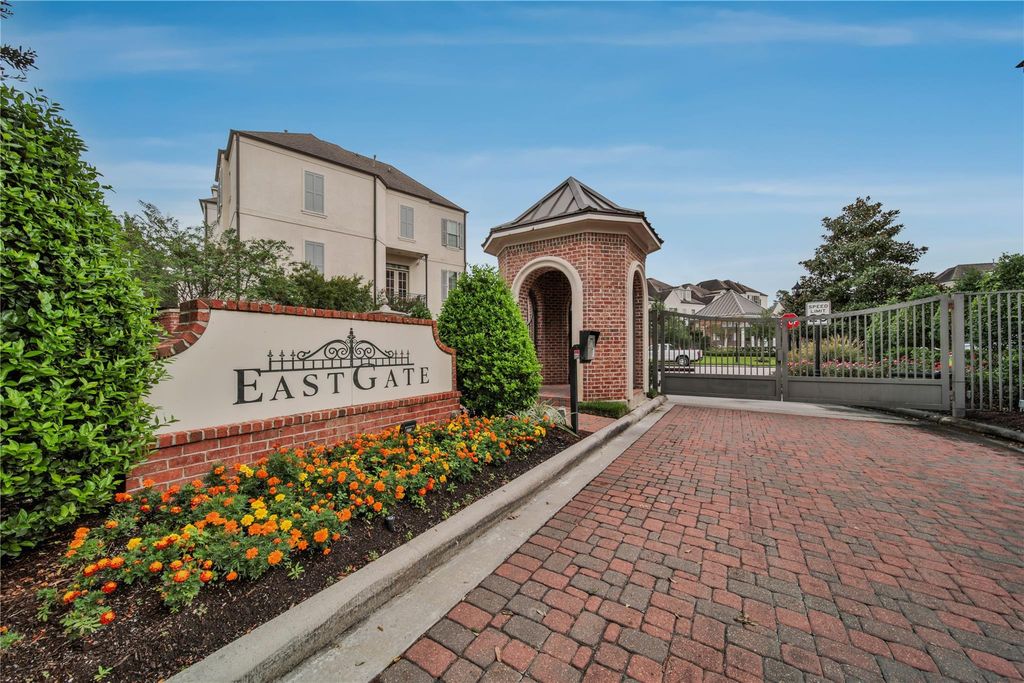 42 Wooded Park Place, The Woodlands, TX 77380