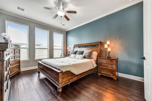 295 Clearwood Drive, League City, TX 77573