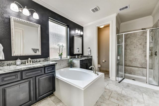 295 Clearwood Drive, League City, TX 77573