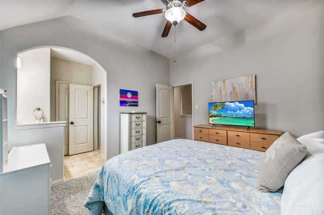 295 Clearwood Drive, League City, TX 77573