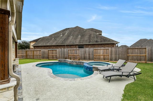 295 Clearwood Drive, League City, TX 77573