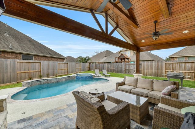 295 Clearwood Drive, League City, TX 77573