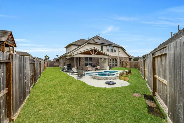 295 Clearwood Drive, League City, TX 77573