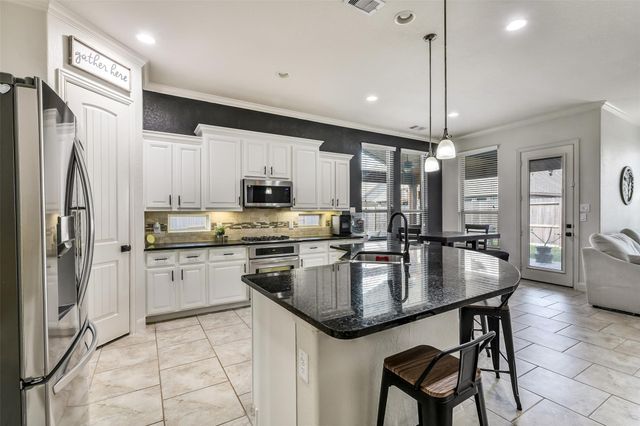 295 Clearwood Drive, League City, TX 77573