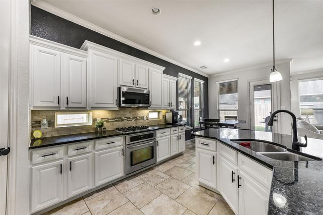 295 Clearwood Drive, League City, TX 77573