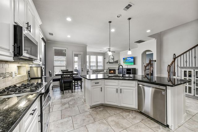 295 Clearwood Drive, League City, TX 77573