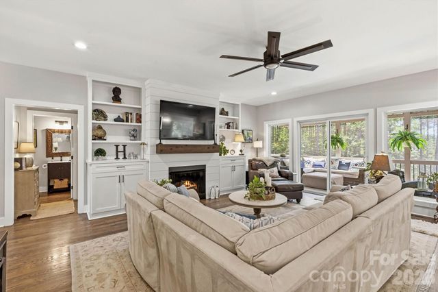 4975 Harbor View Drive W, Granite Falls, NC 28630