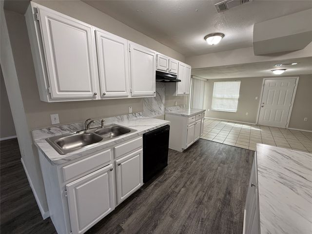 2914 Scottsbluff Drive, Dallas, TX 75228