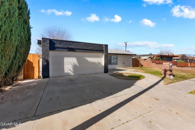 44213 E 4th Street, Lancaster, CA 93535