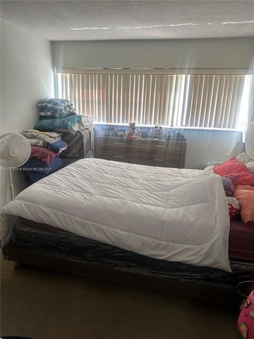 1400 NE 169th St 215, Miami, FL 33162