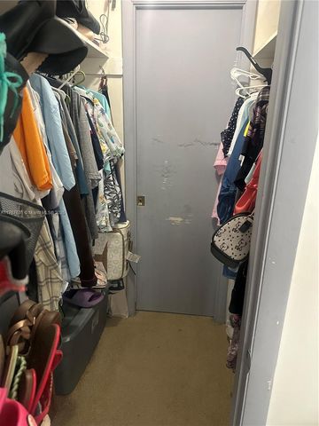 1400 NE 169th St 215, Miami, FL 33162