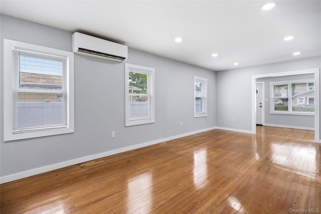 890 Kings Parkway, North Baldwin, NY 11510