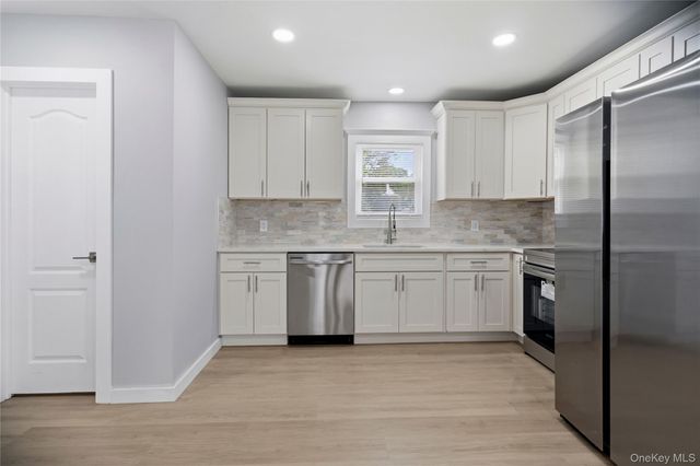 890 Kings Parkway, North Baldwin, NY 11510