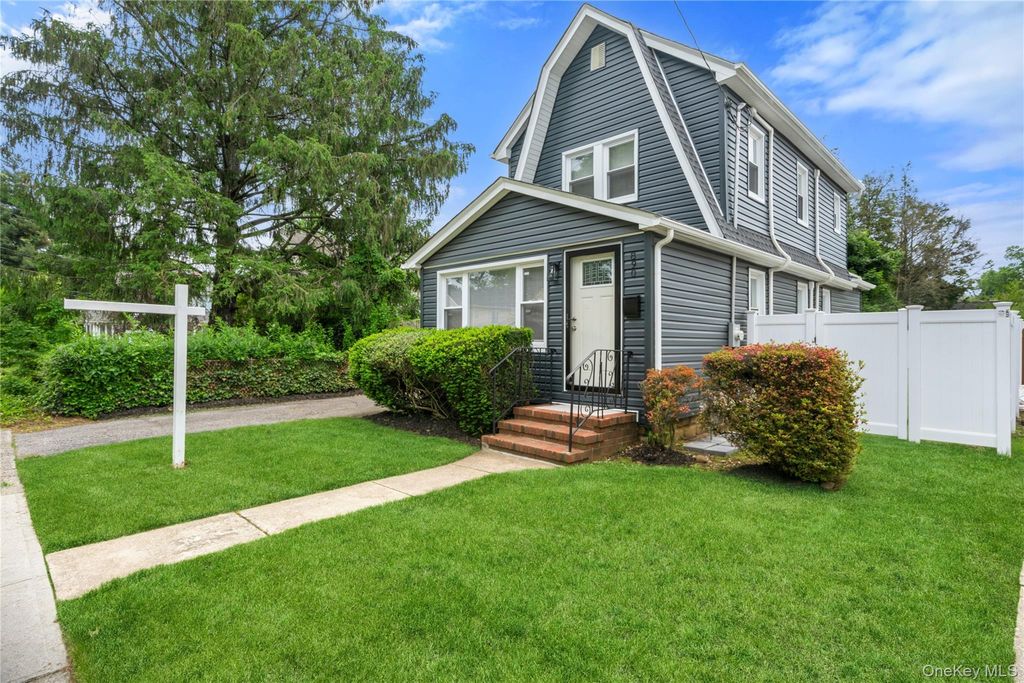 890 Kings Parkway, North Baldwin, NY 11510