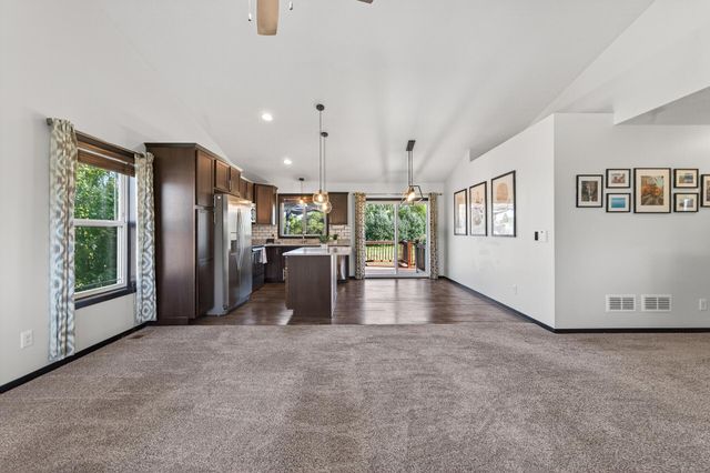 10688 51st Street NE, Albertville, MN 55301