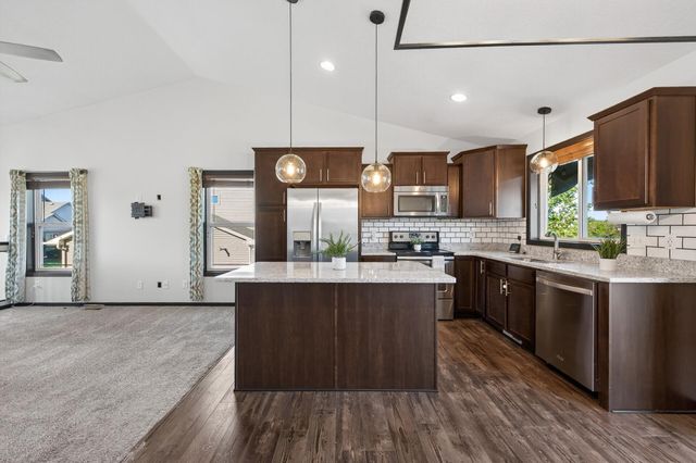 10688 51st Street NE, Albertville, MN 55301