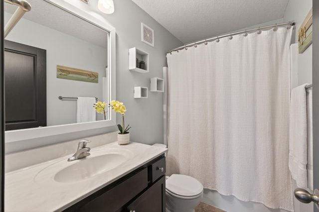 10688 51st Street NE, Albertville, MN 55301