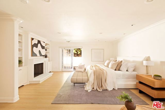 1132 Chantilly Road, Los Angeles, CA 90077
