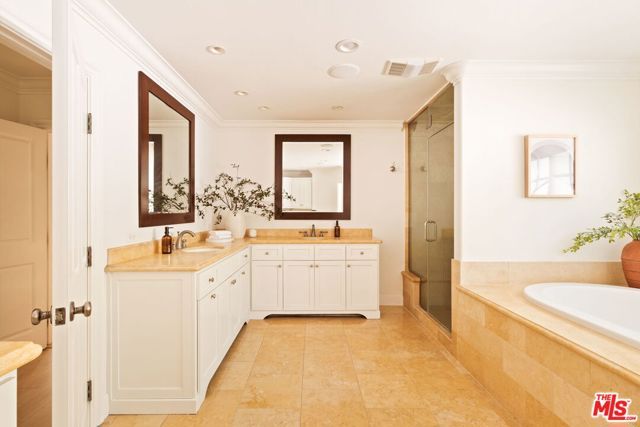 1132 Chantilly Road, Los Angeles, CA 90077