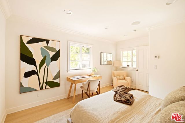 1132 Chantilly Road, Los Angeles, CA 90077