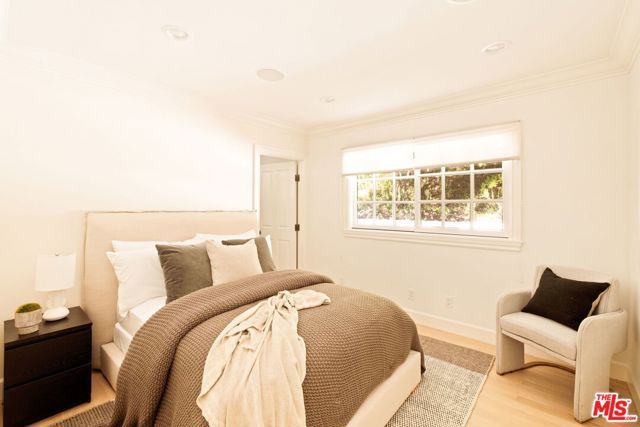 1132 Chantilly Road, Los Angeles, CA 90077