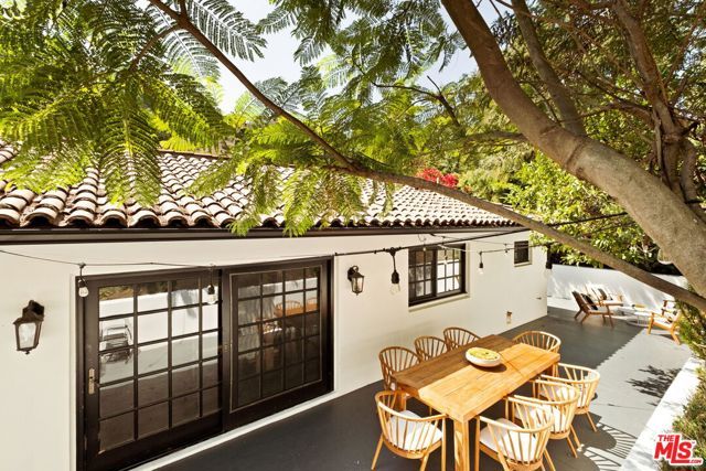 1132 Chantilly Road, Los Angeles, CA 90077