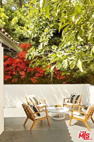 1132 Chantilly Road, Los Angeles, CA 90077