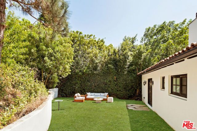 1132 Chantilly Road, Los Angeles, CA 90077