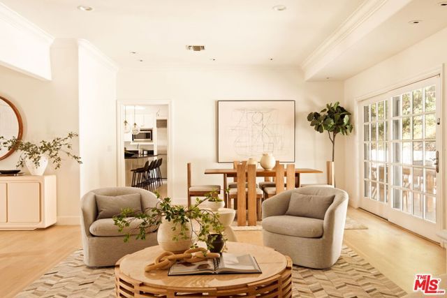 1132 Chantilly Road, Los Angeles, CA 90077