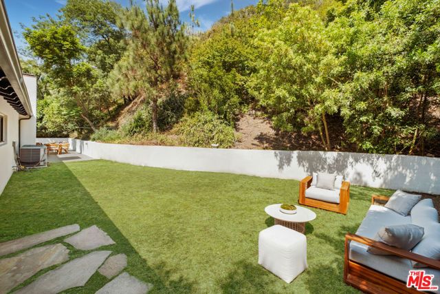 1132 Chantilly Road, Los Angeles, CA 90077