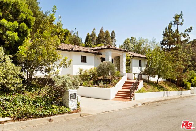 1132 Chantilly Road, Los Angeles, CA 90077